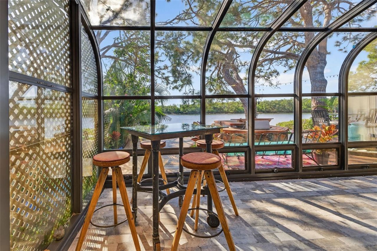 978 San Carlos Court Ne, Saint Petersburg, FL 33702 Photo