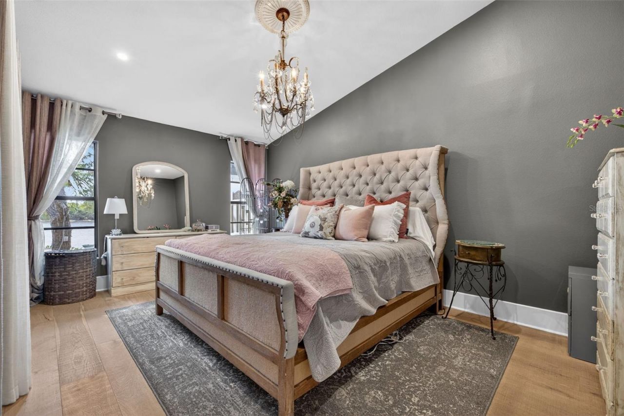 978 San Carlos Court Ne, Saint Petersburg, FL 33702 Photo