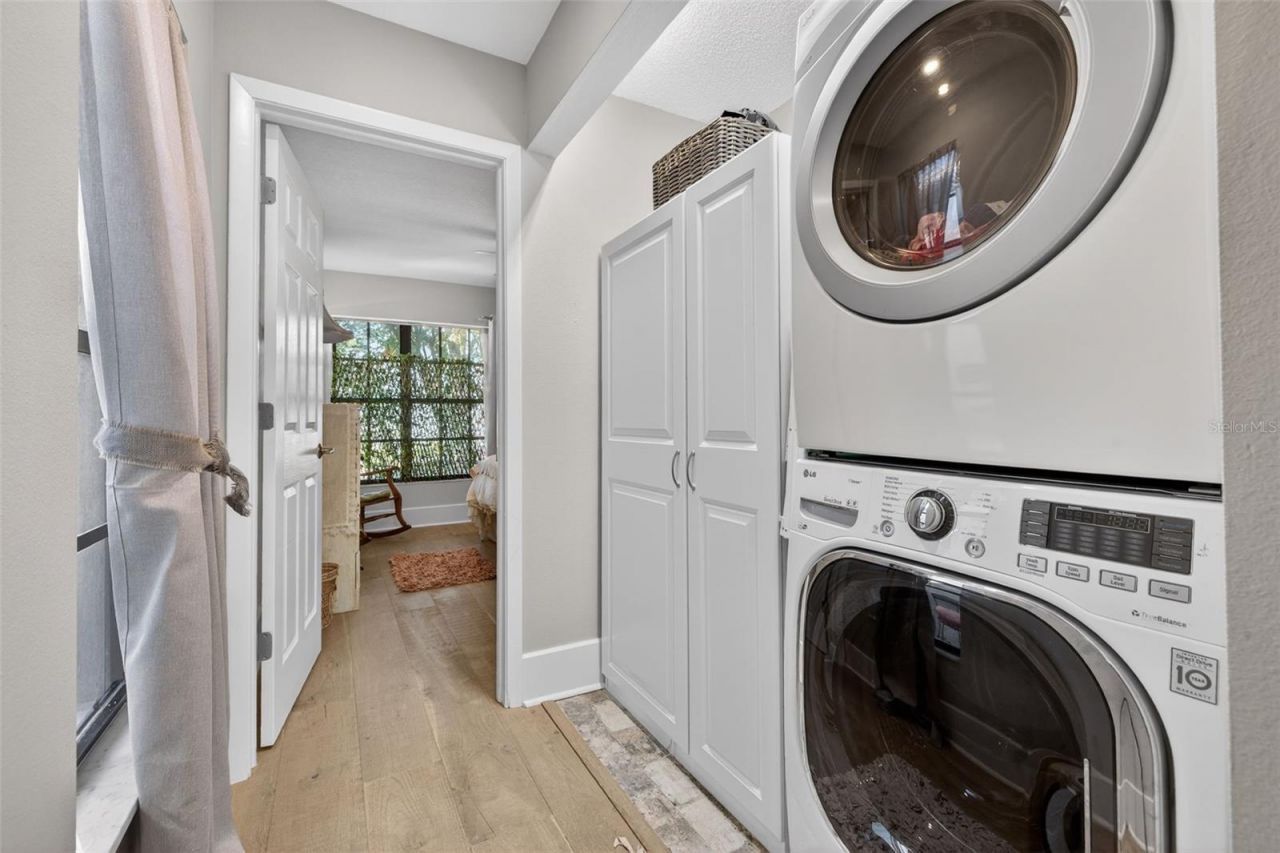 978 San Carlos Court Ne, Saint Petersburg, FL 33702 Photo