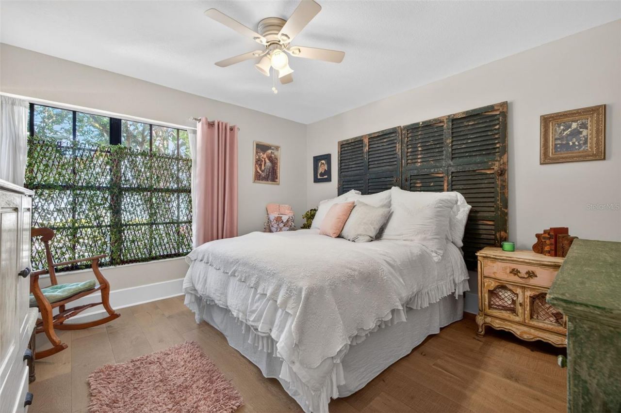 978 San Carlos Court Ne, Saint Petersburg, FL 33702 Photo