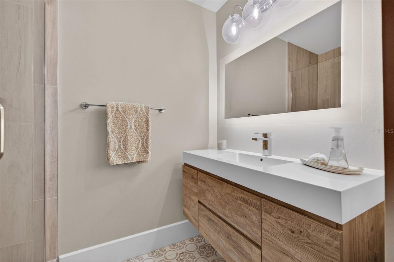 978 San Carlos Court Ne, Saint Petersburg, FL 33702 Photo