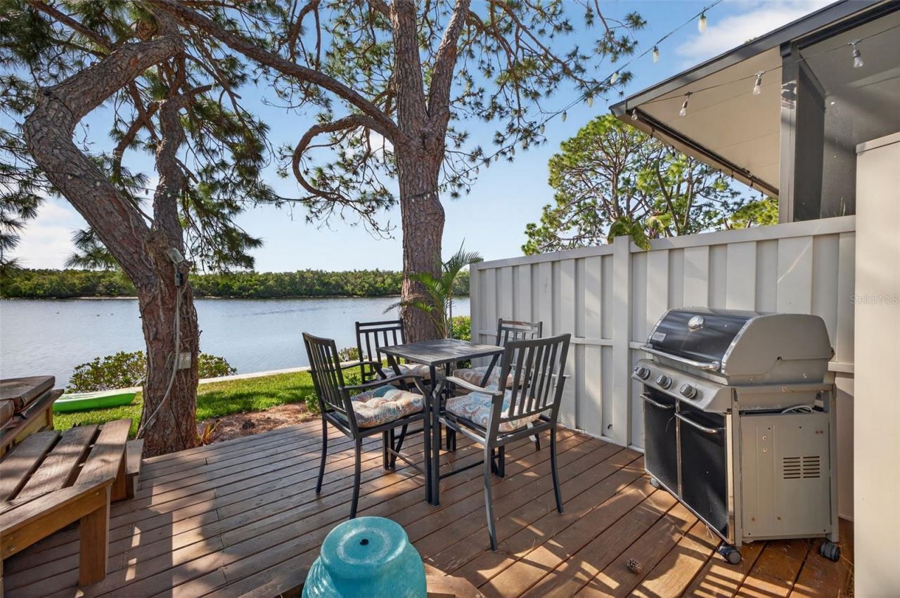 978 San Carlos Court Ne, Saint Petersburg, FL 33702 Photo