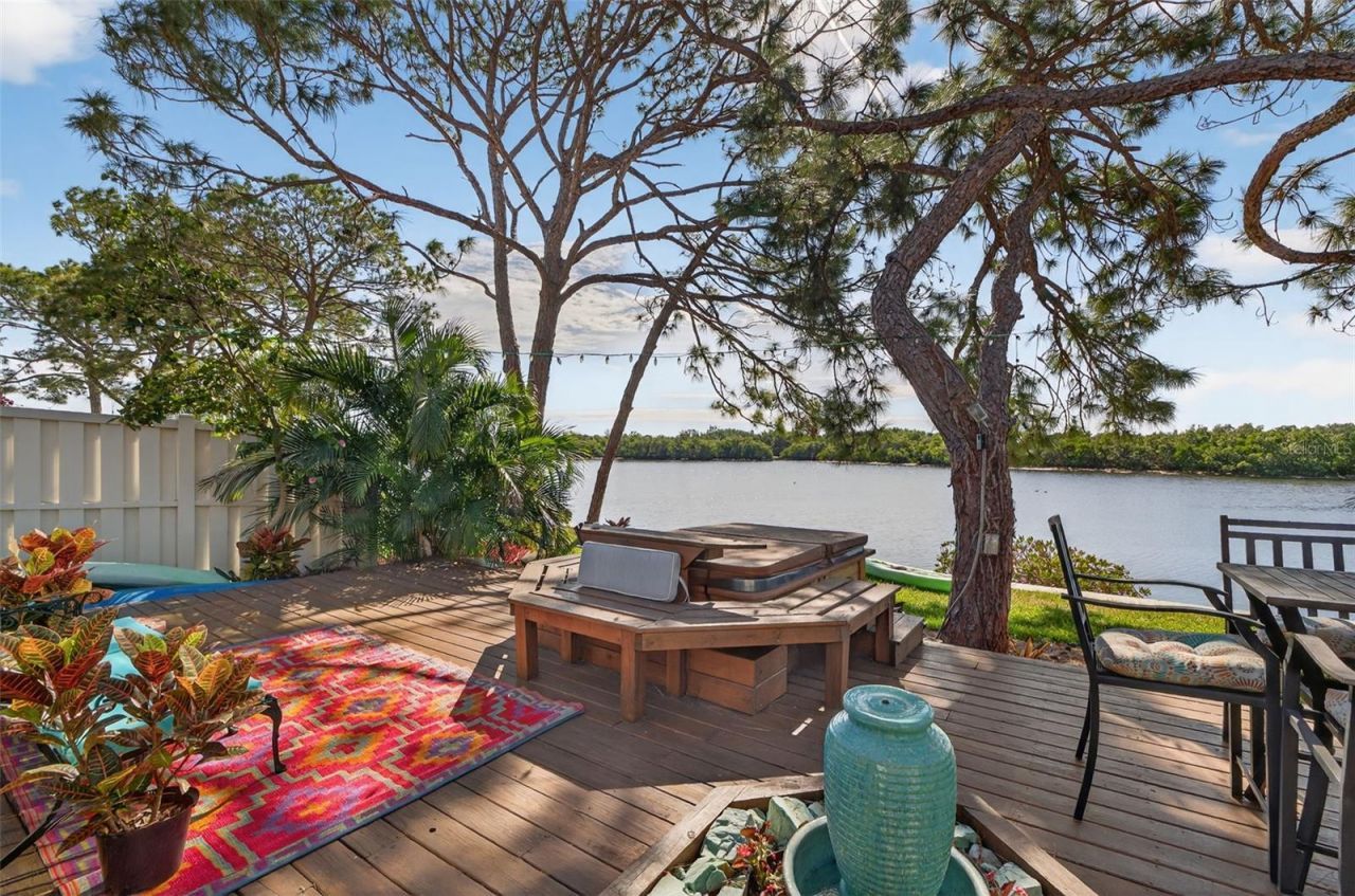 978 San Carlos Court Ne, Saint Petersburg, FL 33702 Photo