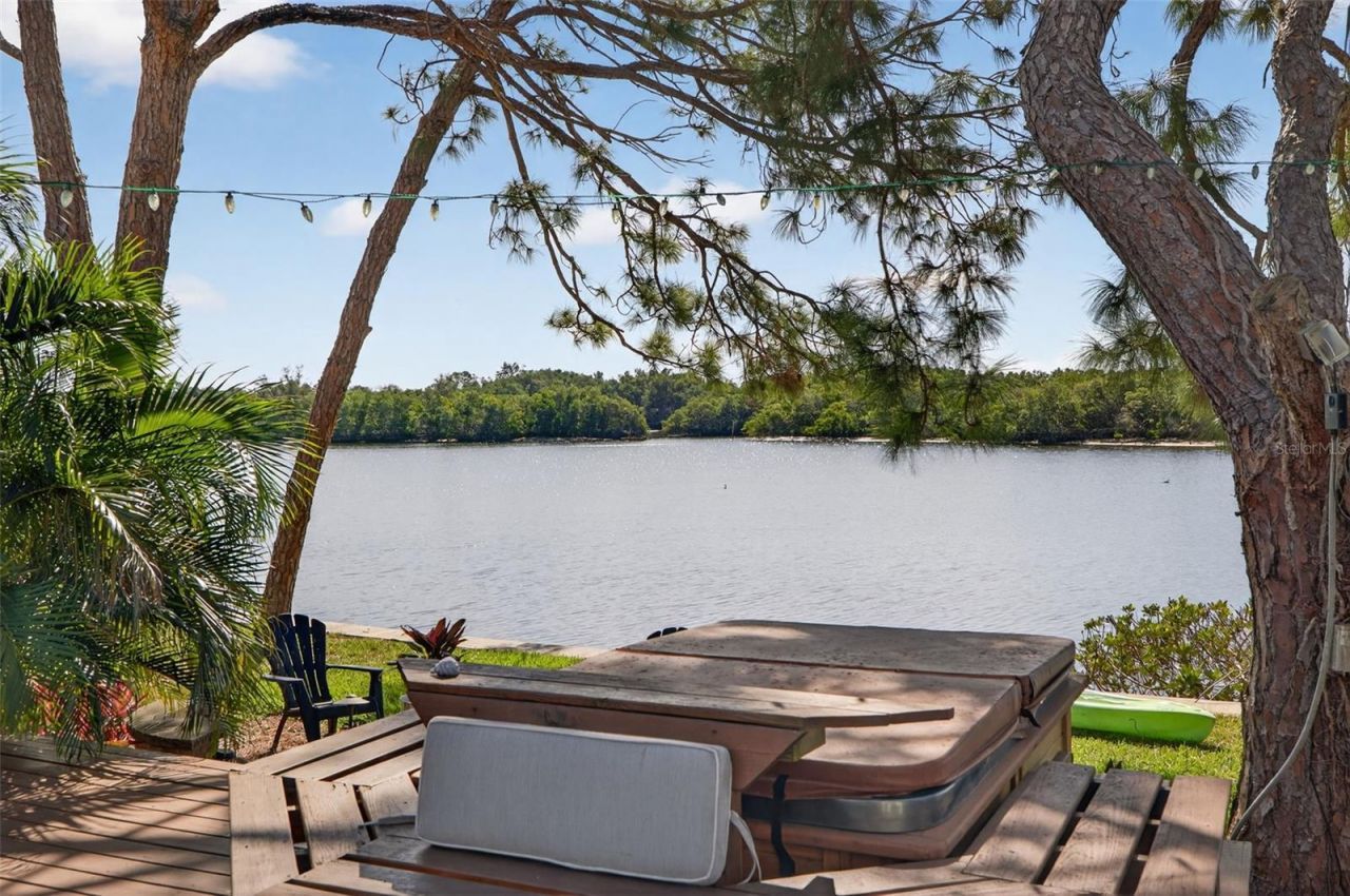 978 San Carlos Court Ne, Saint Petersburg, FL 33702 Photo