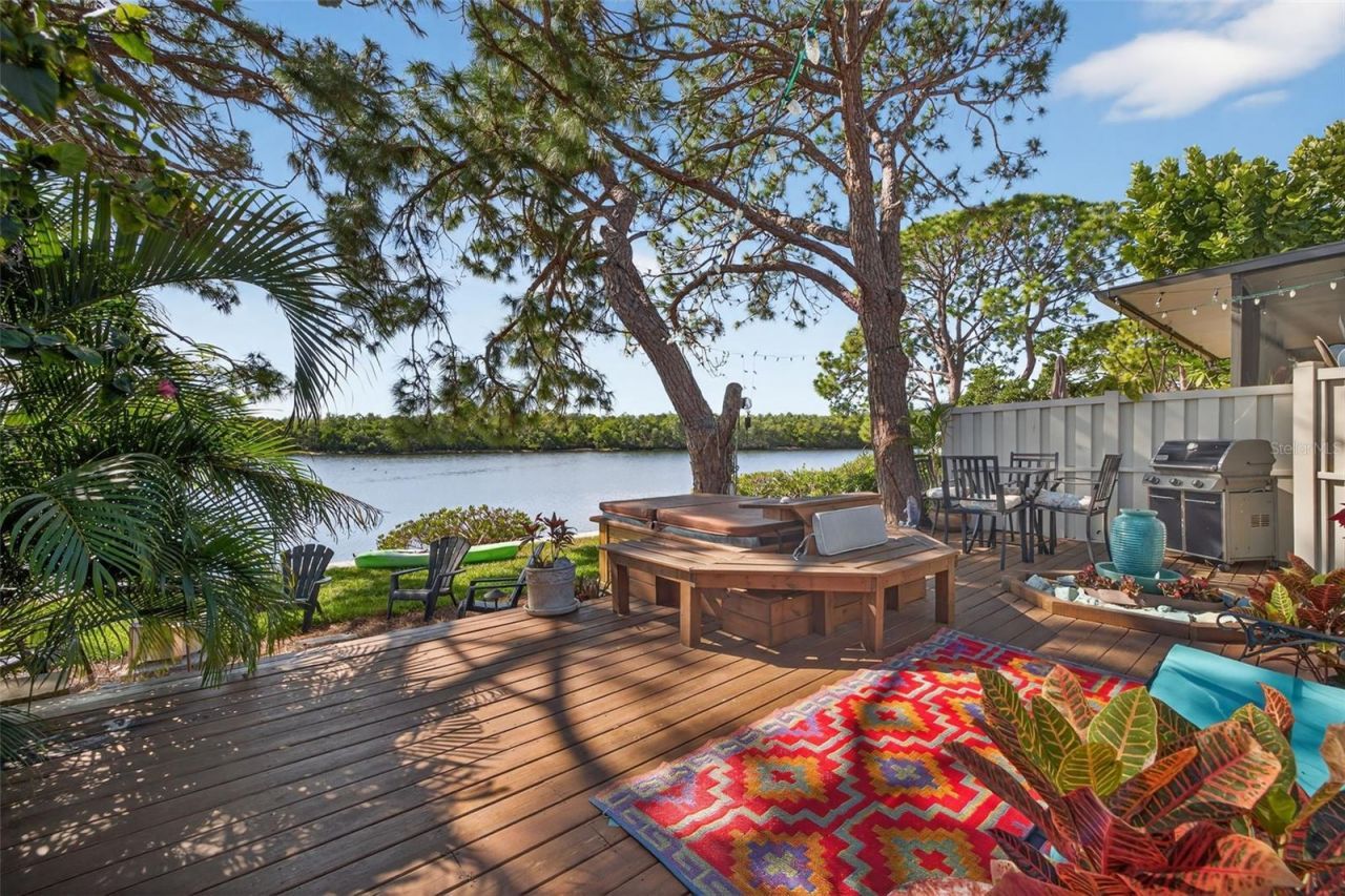 978 San Carlos Court Ne, Saint Petersburg, FL 33702 Photo