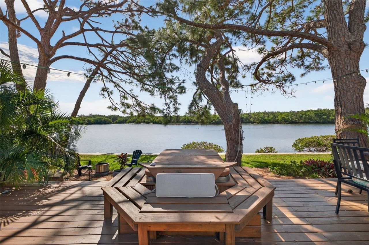 978 San Carlos Court Ne, Saint Petersburg, FL 33702 Photo