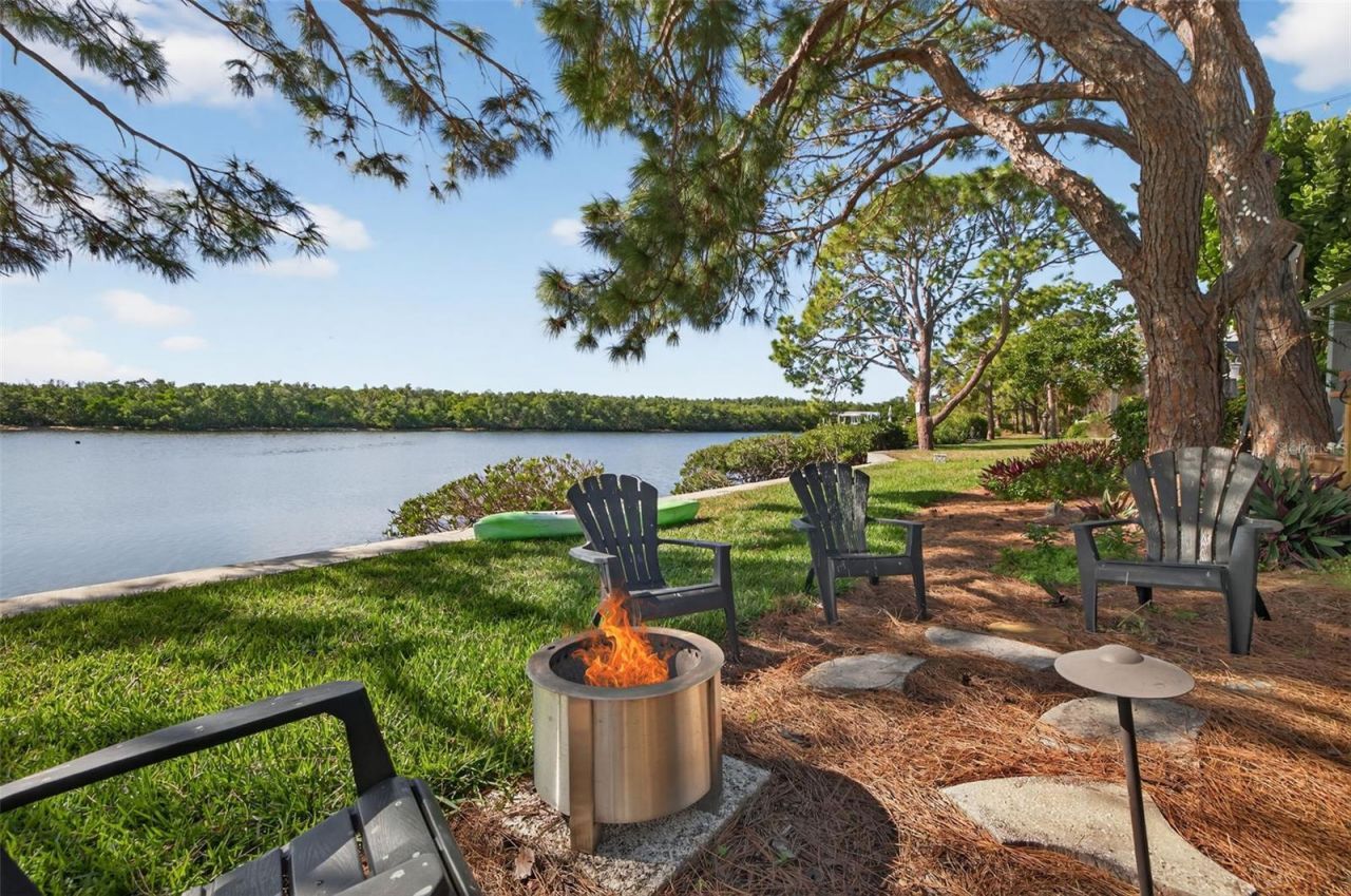 978 San Carlos Court Ne, Saint Petersburg, FL 33702 Photo