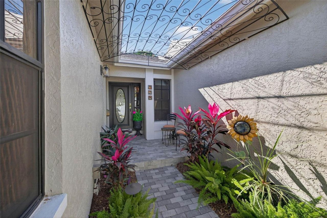 978 San Carlos Court Ne, Saint Petersburg, FL 33702 Photo