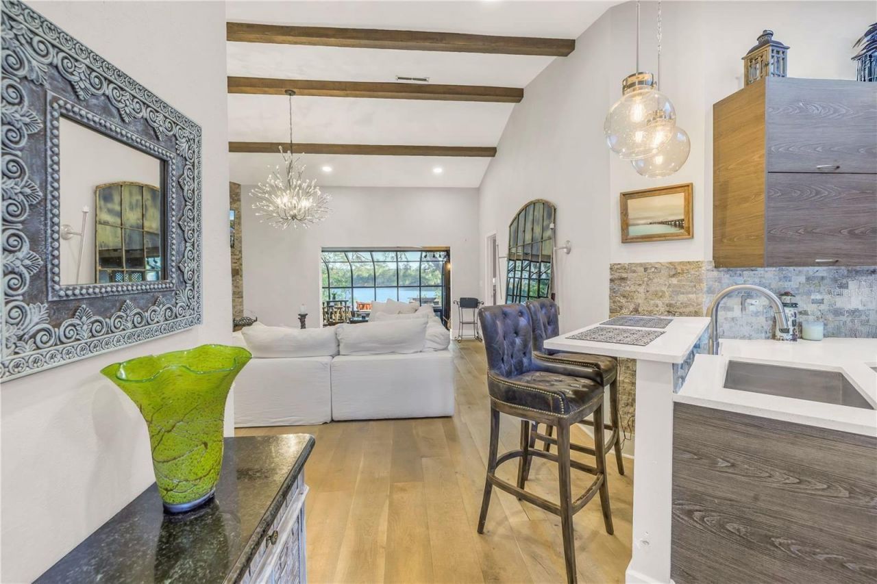 978 San Carlos Court Ne, Saint Petersburg, FL 33702 Photo