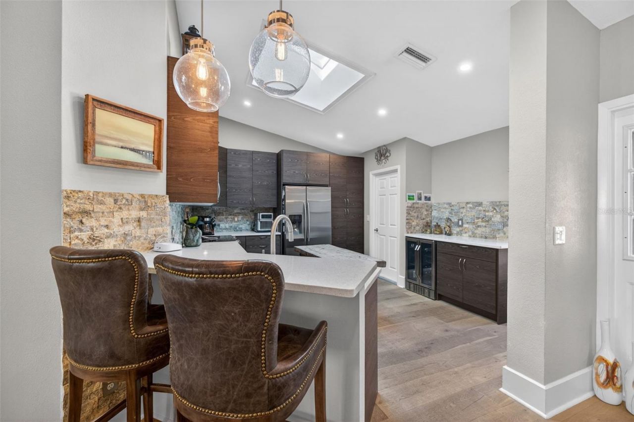 978 San Carlos Court Ne, Saint Petersburg, FL 33702 Photo