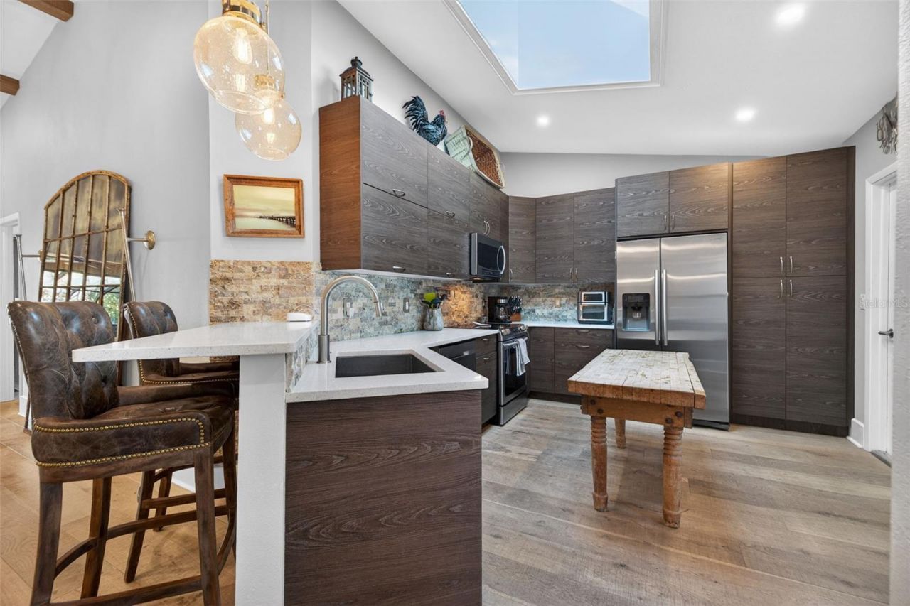 978 San Carlos Court Ne, Saint Petersburg, FL 33702 Photo