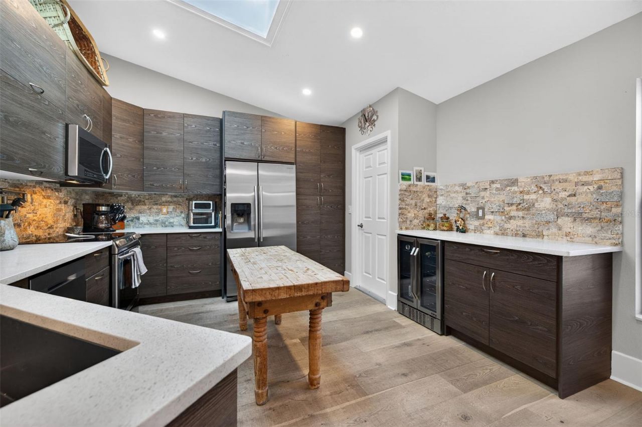 978 San Carlos Court Ne, Saint Petersburg, FL 33702 Photo