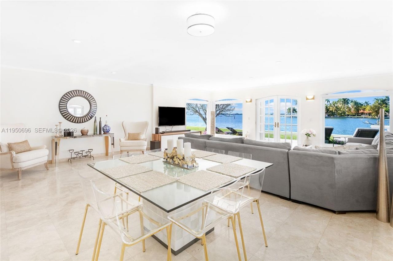 7500 W Treasure Dr, North Bay Village, FL 33141 Photo