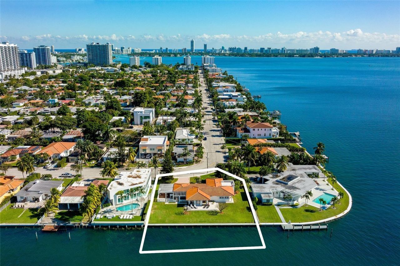 7500 W Treasure Dr, North Bay Village, FL 33141 Photo