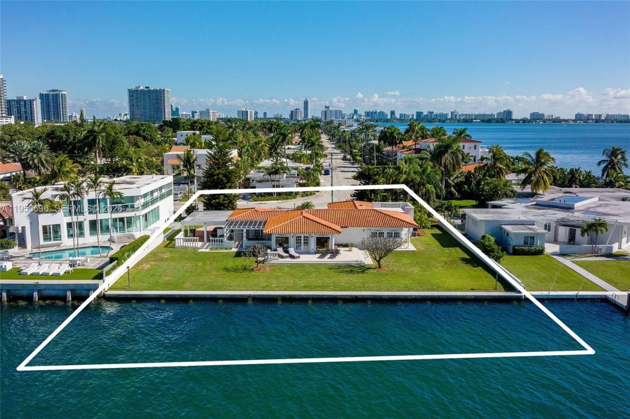 7500 W Treasure Dr, North Bay Village, FL 33141 Photo