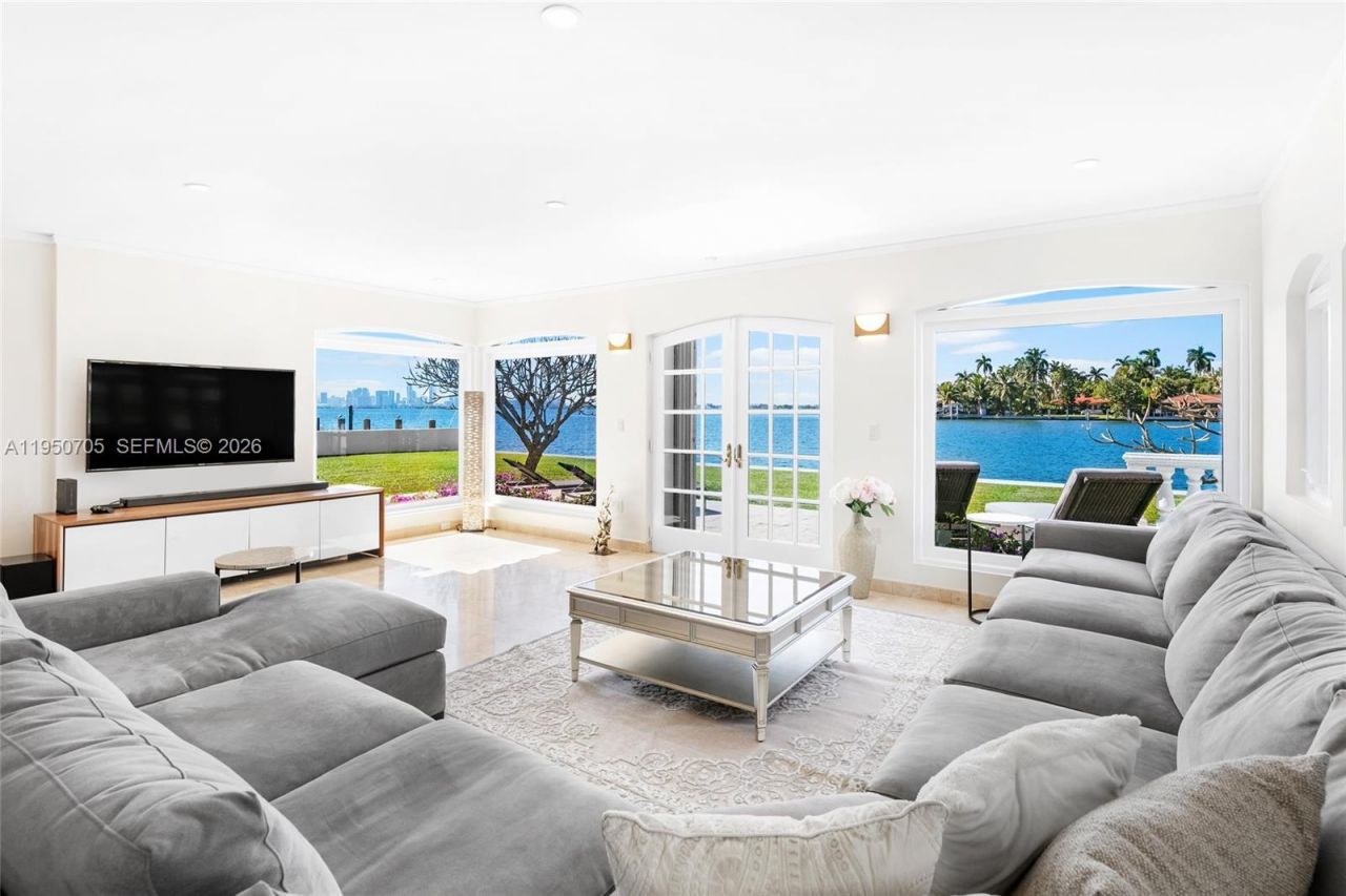 7500 W Treasure Dr, North Bay Village, FL 33141 Photo