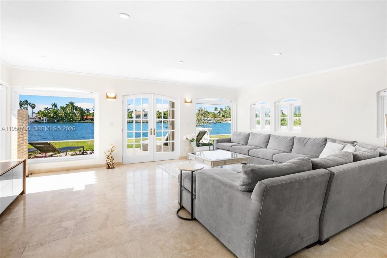 7500 W Treasure Dr, North Bay Village, FL 33141 Photo