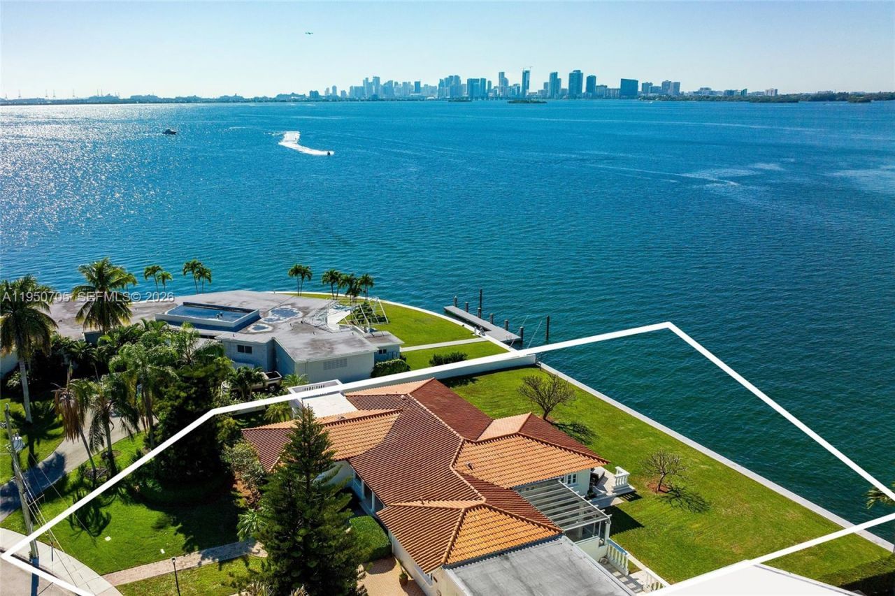 7500 W Treasure Dr, North Bay Village, FL 33141 Photo