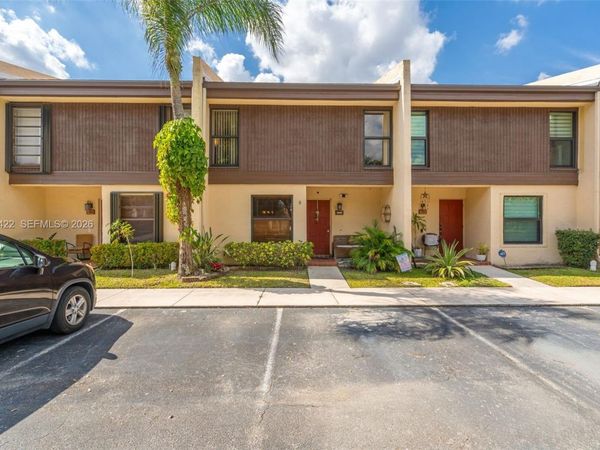 1210 NW 99th Ave, Unit 66, Pembroke Pines, FL 33024
