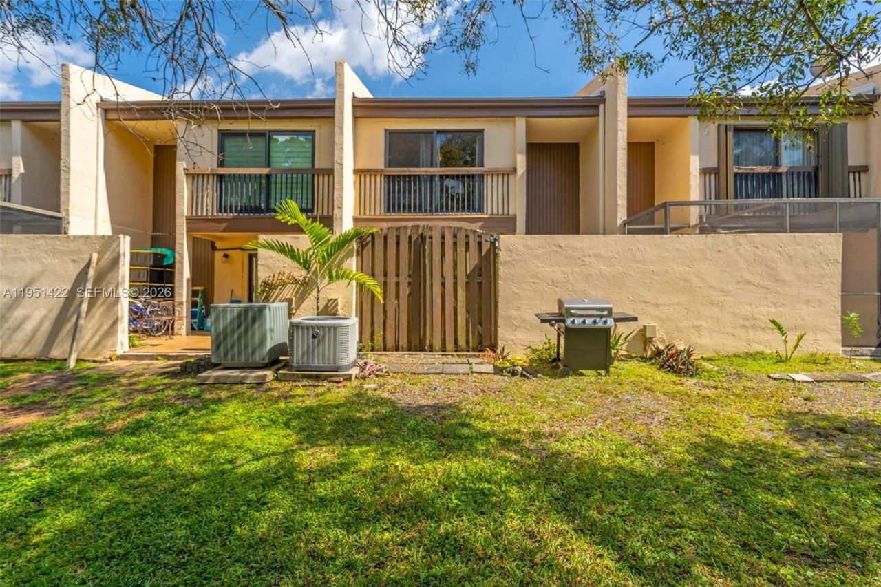 1210 NW 99th Ave, Unit 66, Pembroke Pines, FL 33024 Photo