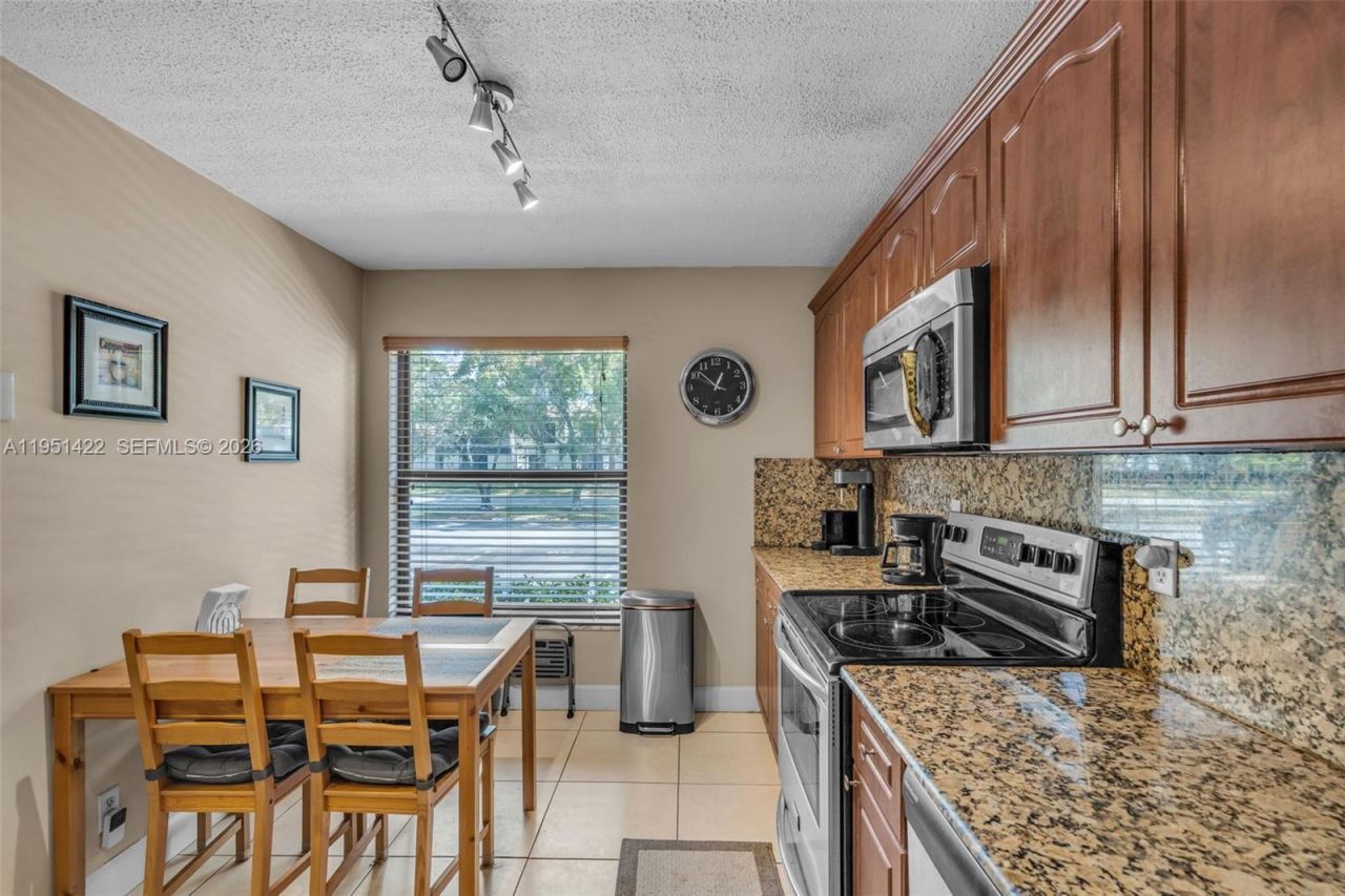 1210 NW 99th Ave, Unit 66, Pembroke Pines, FL 33024 Photo