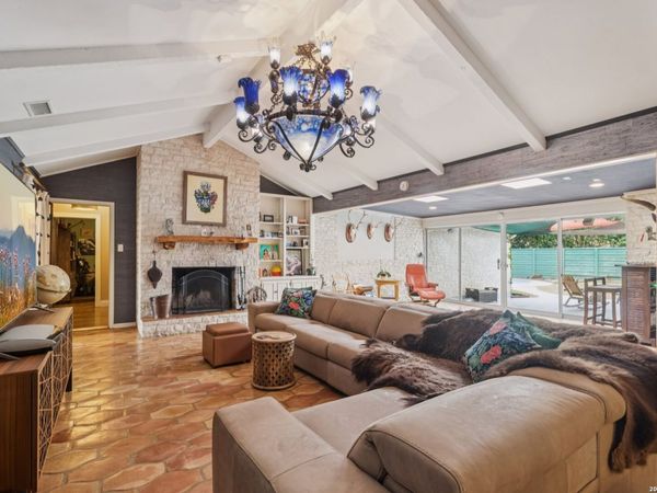 210 Chattington, Castle Hills, TX 78213