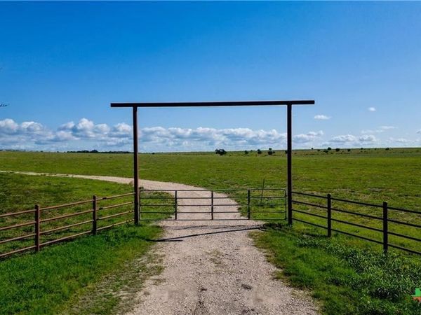 555 and 559 Bylerpool Road, Kingsbury, TX 78638