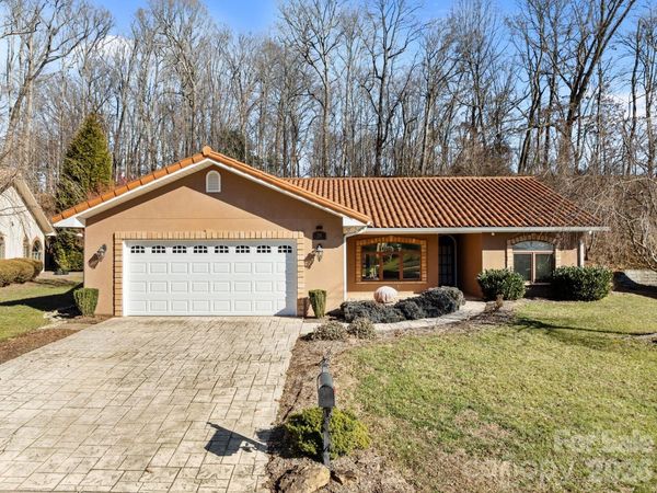 26 Ocaso Drive, Asheville, NC 28806