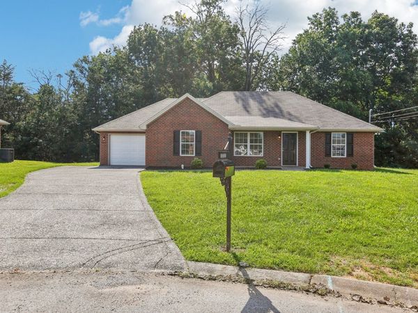 10000 Syracuse Dr, Smyrna, TN 37167