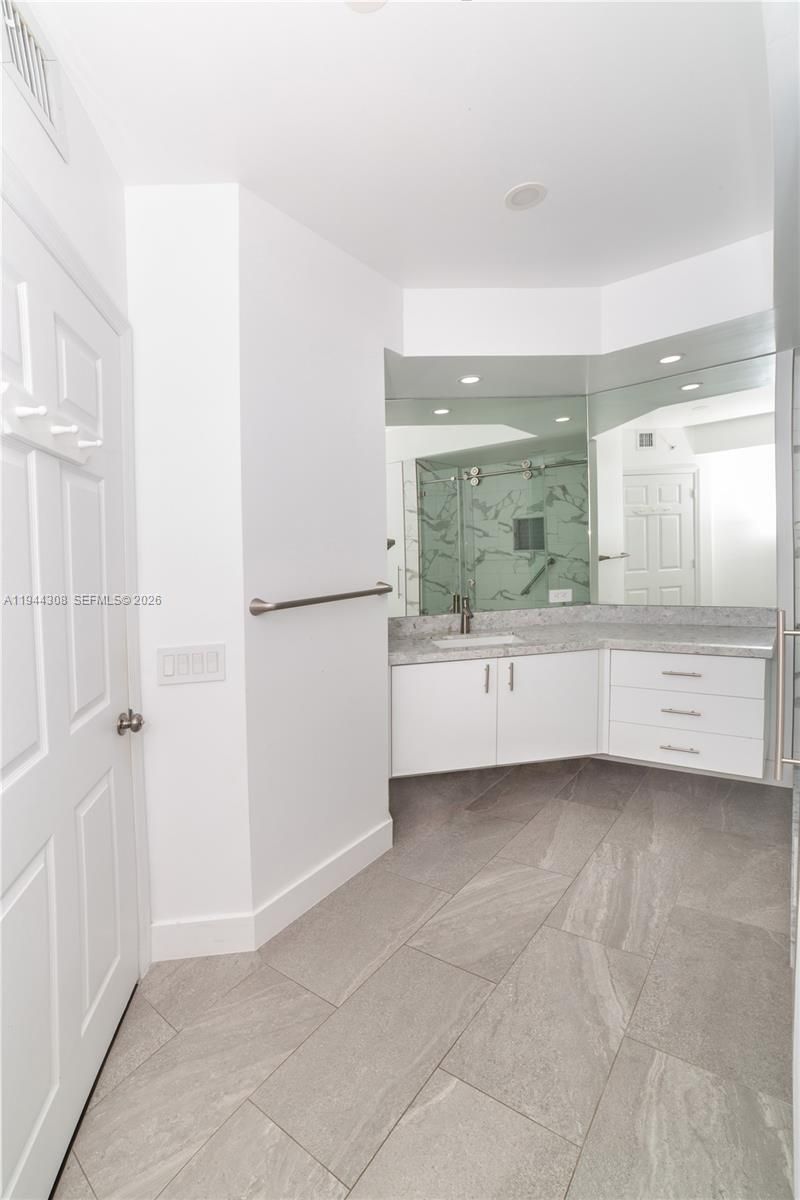 17150 N Bay Rd, Unit 2914, Sunny Isles Beach, FL 33160 Photo