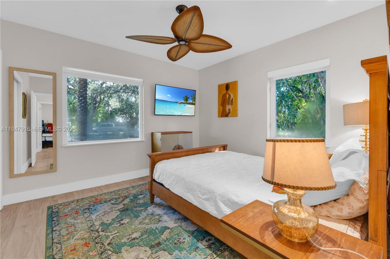 760 NE 115th St, Biscayne Park, FL 33161 Photo