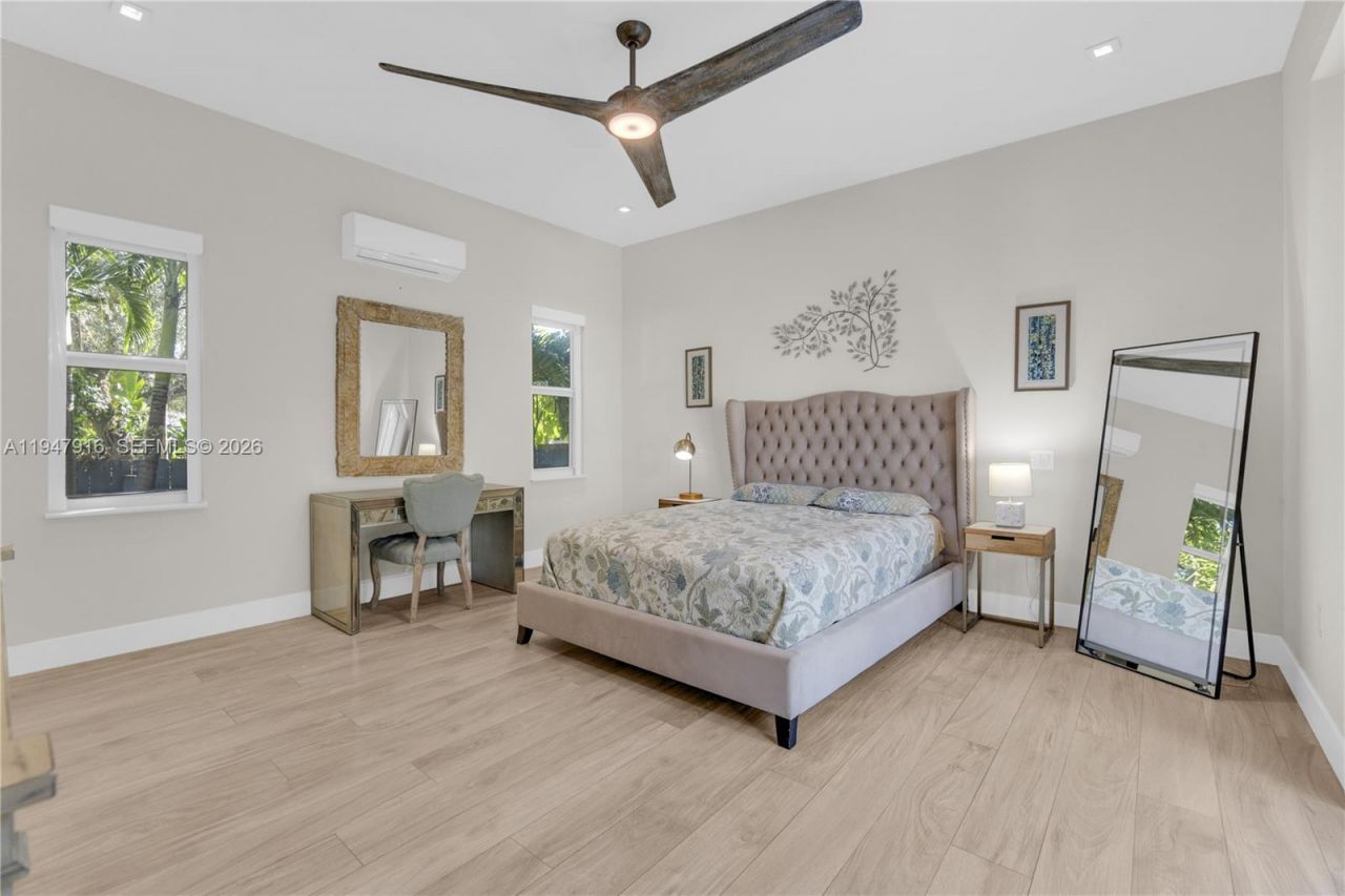 760 NE 115th St, Biscayne Park, FL 33161 Photo