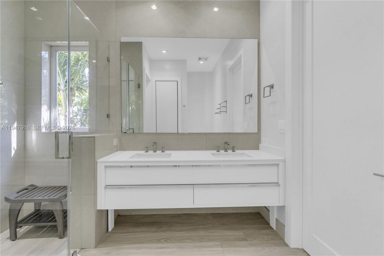 760 NE 115th St, Biscayne Park, FL 33161 Photo