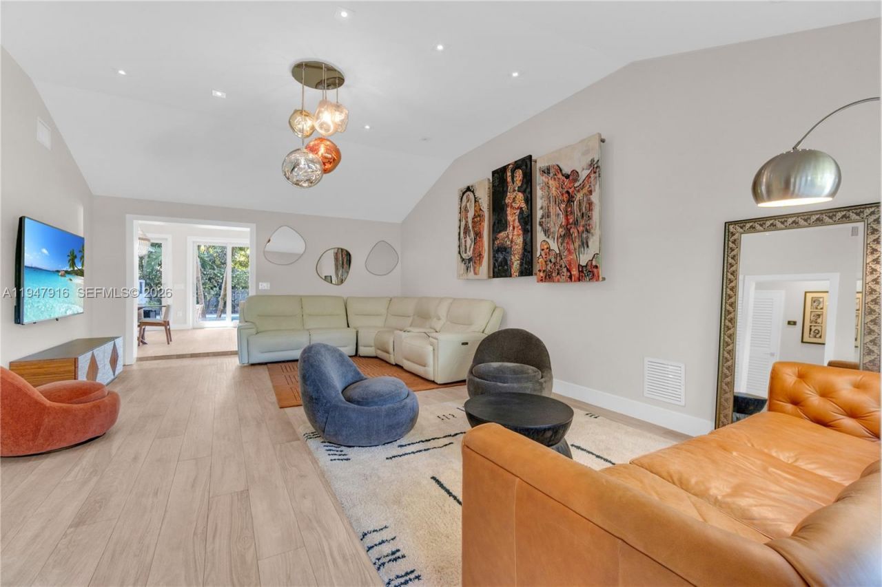 760 NE 115th St, Biscayne Park, FL 33161 Photo