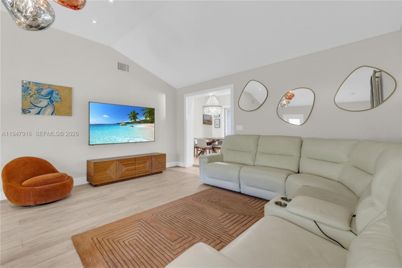 760 NE 115th St, Biscayne Park, FL 33161 Photo