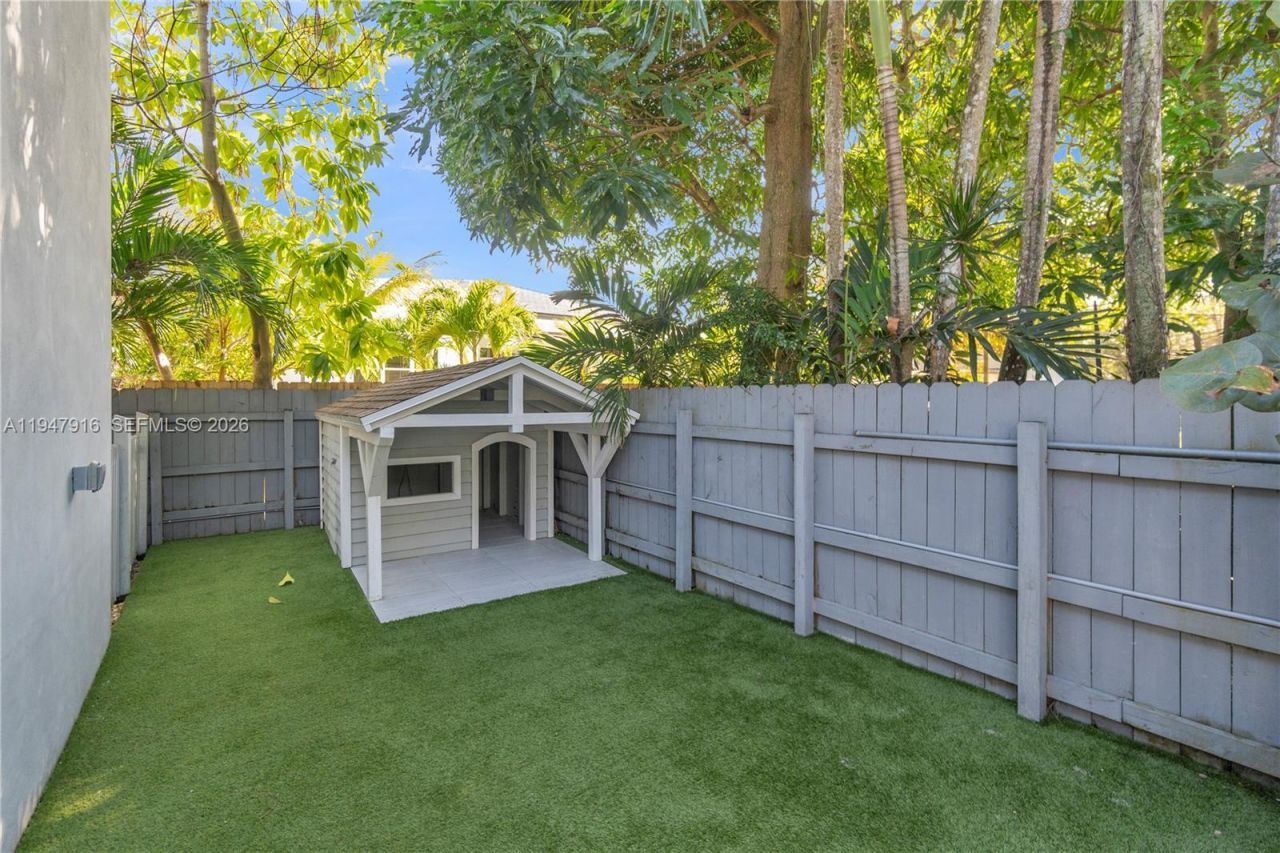 760 NE 115th St, Biscayne Park, FL 33161 Photo