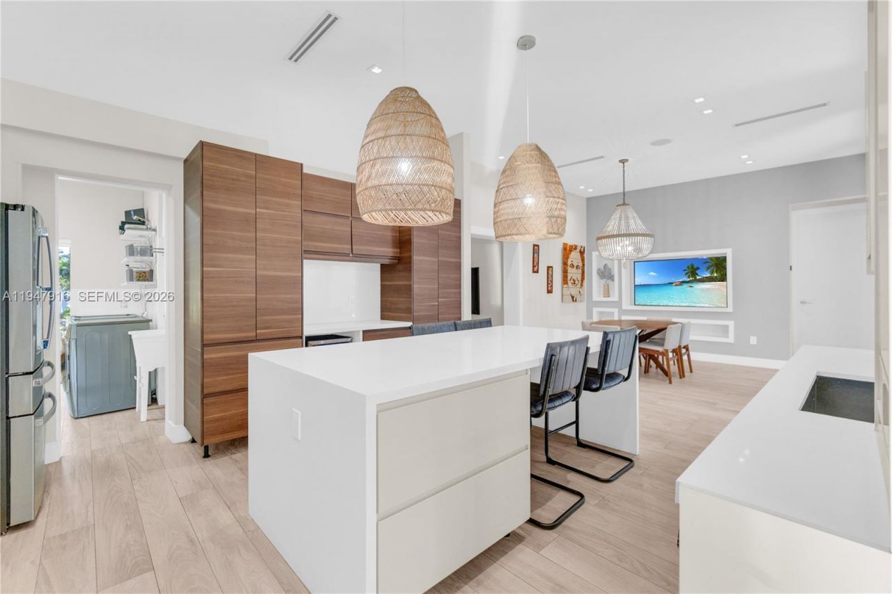 760 NE 115th St, Biscayne Park, FL 33161 Photo