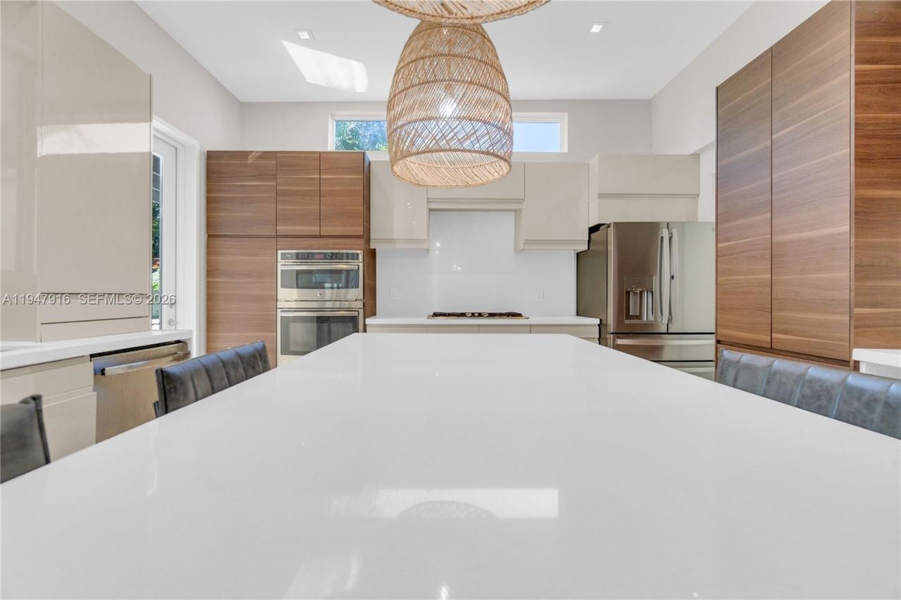 760 NE 115th St, Biscayne Park, FL 33161 Photo