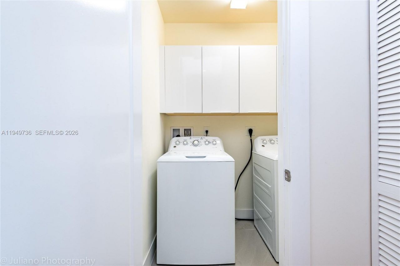 6402 NW 104th Path, Doral, FL 33178 Photo