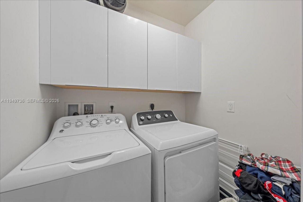 6402 NW 104th Path, Doral, FL 33178 Photo