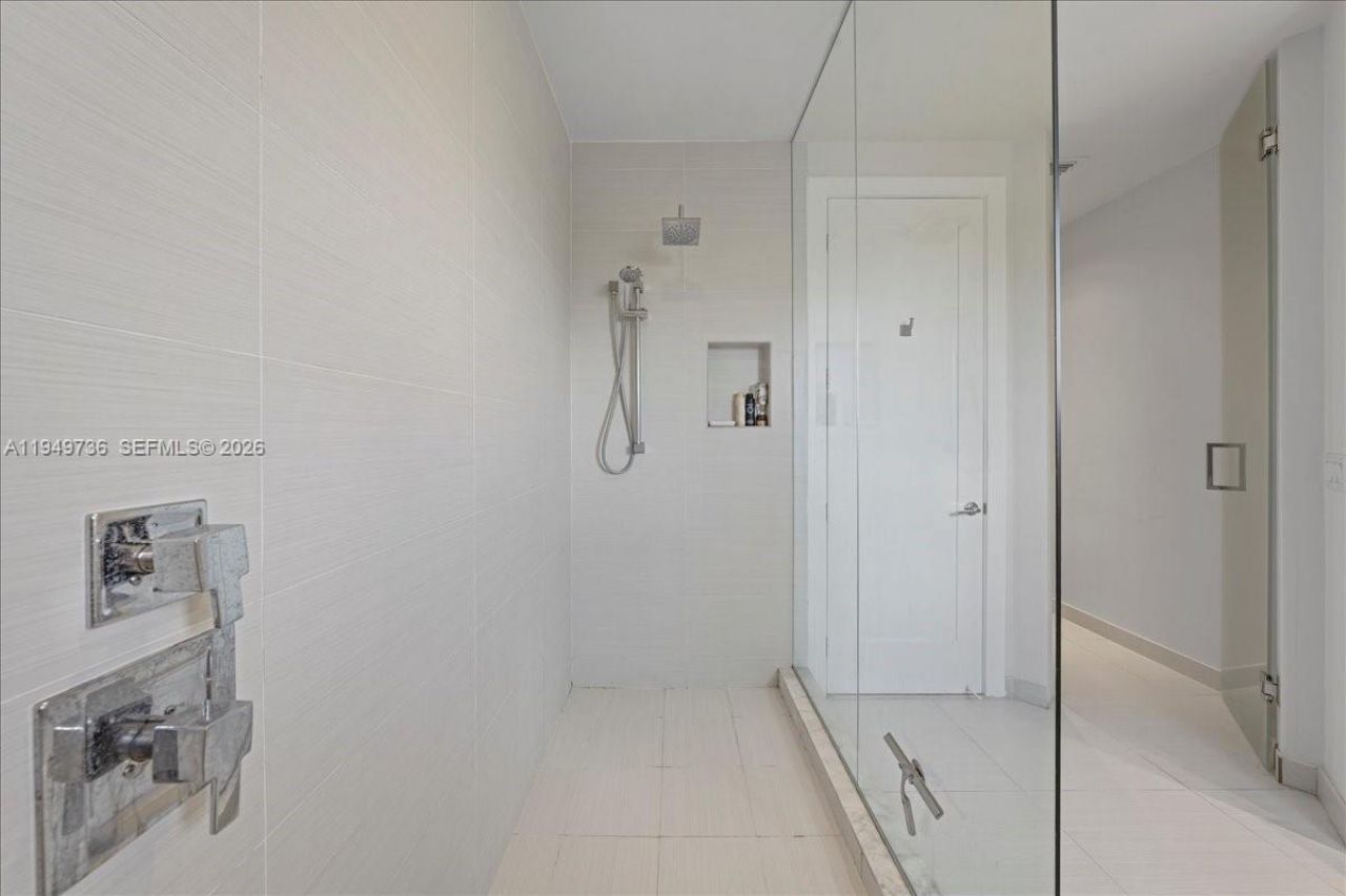 6402 NW 104th Path, Doral, FL 33178 Photo