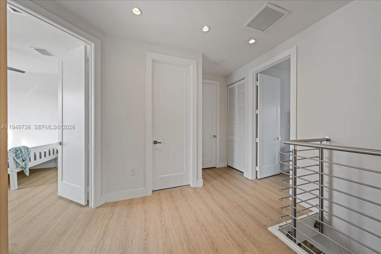 6402 NW 104th Path, Doral, FL 33178 Photo