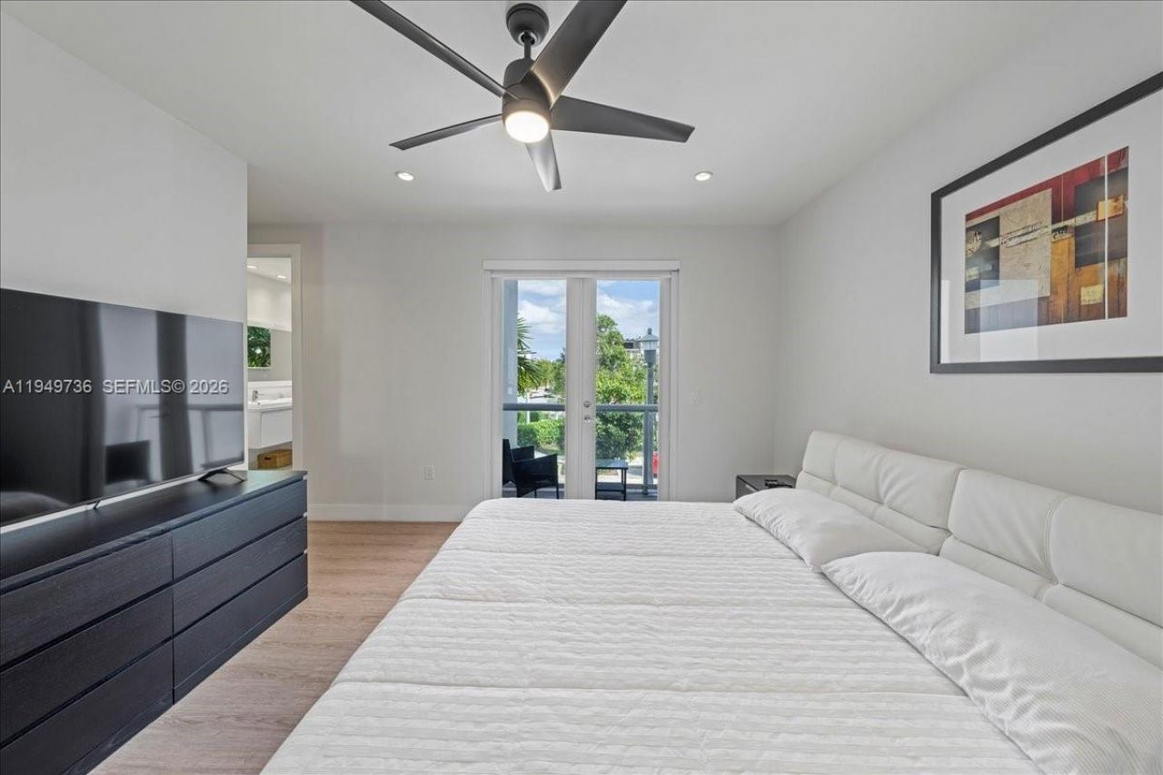 6402 NW 104th Path, Doral, FL 33178 Photo