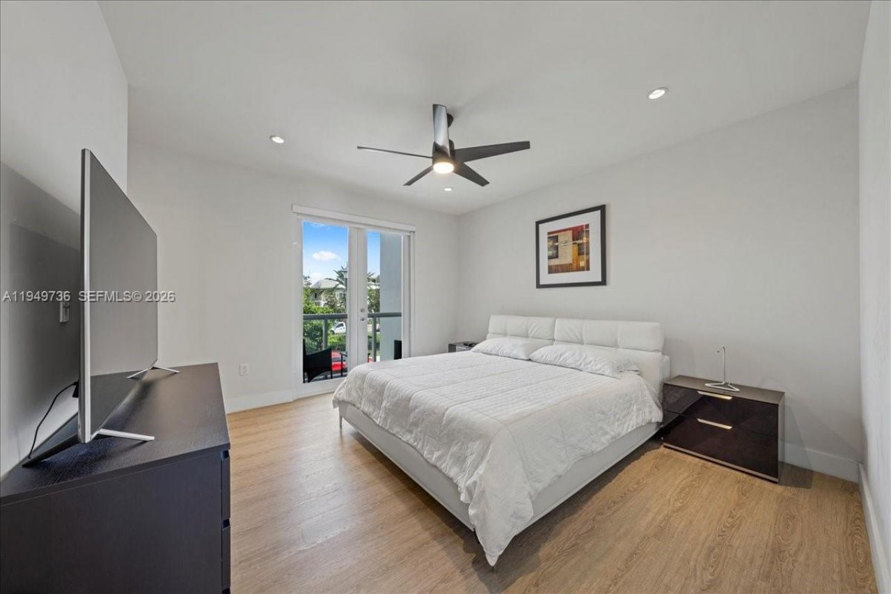 6402 NW 104th Path, Doral, FL 33178 Photo