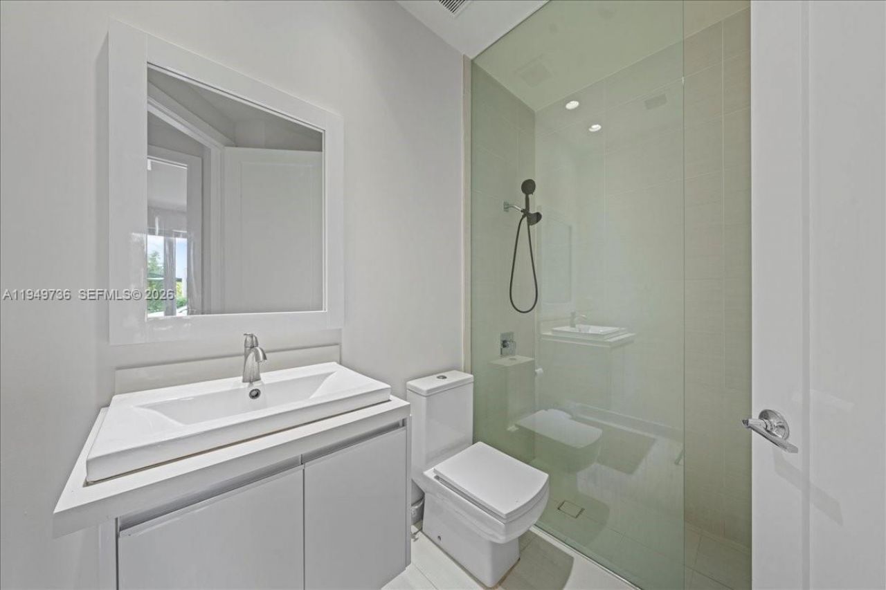 6402 NW 104th Path, Doral, FL 33178 Photo