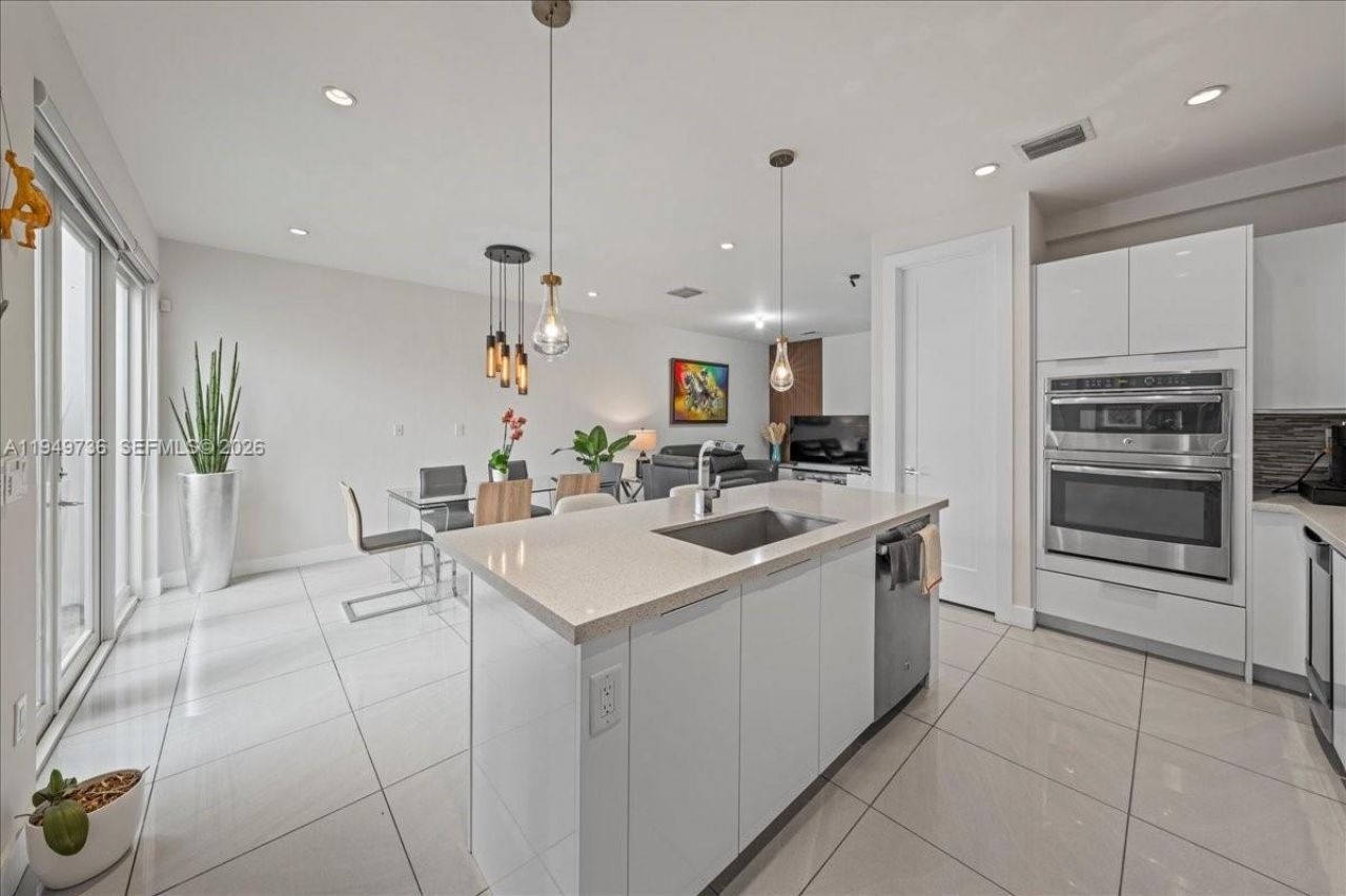 6402 NW 104th Path, Doral, FL 33178 Photo