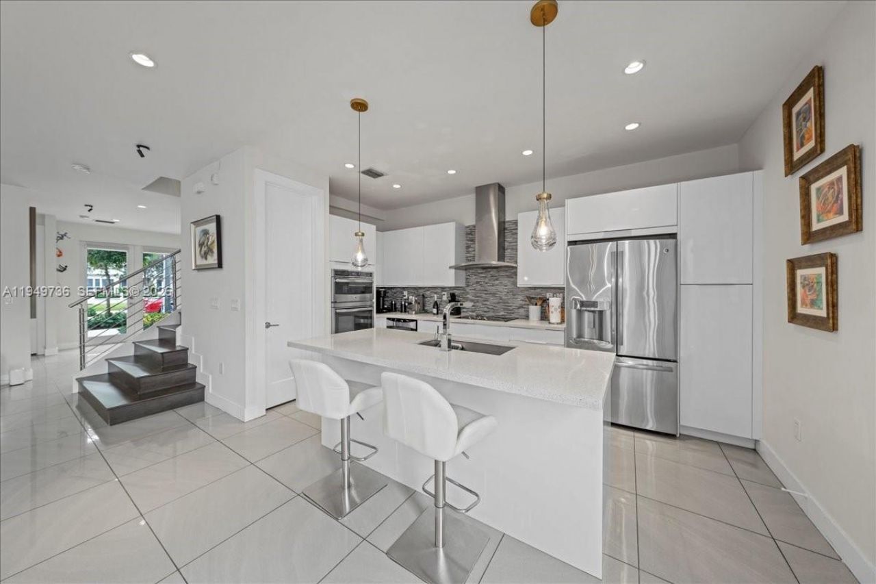 6402 NW 104th Path, Doral, FL 33178 Photo