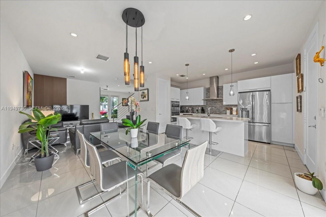 6402 NW 104th Path, Doral, FL 33178 Photo