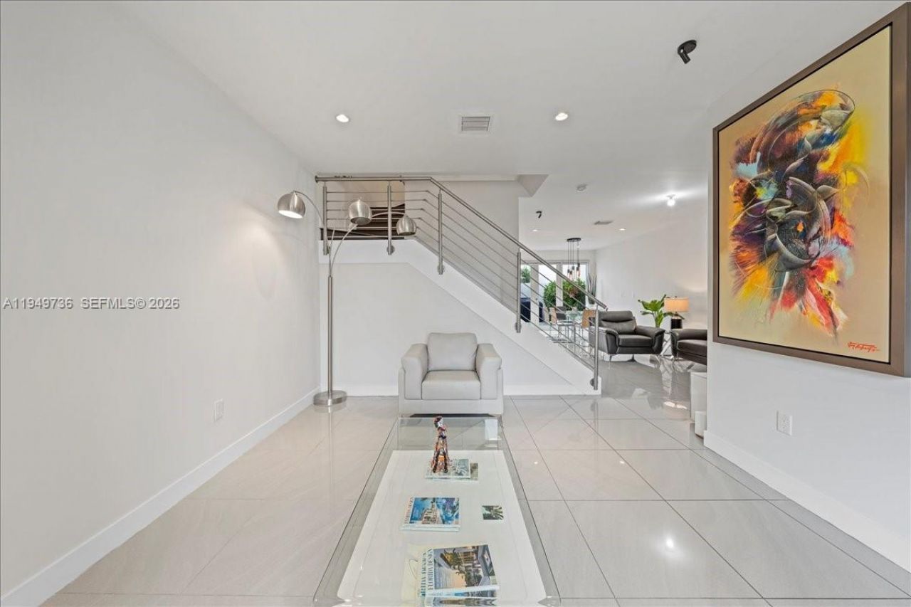 6402 NW 104th Path, Doral, FL 33178 Photo