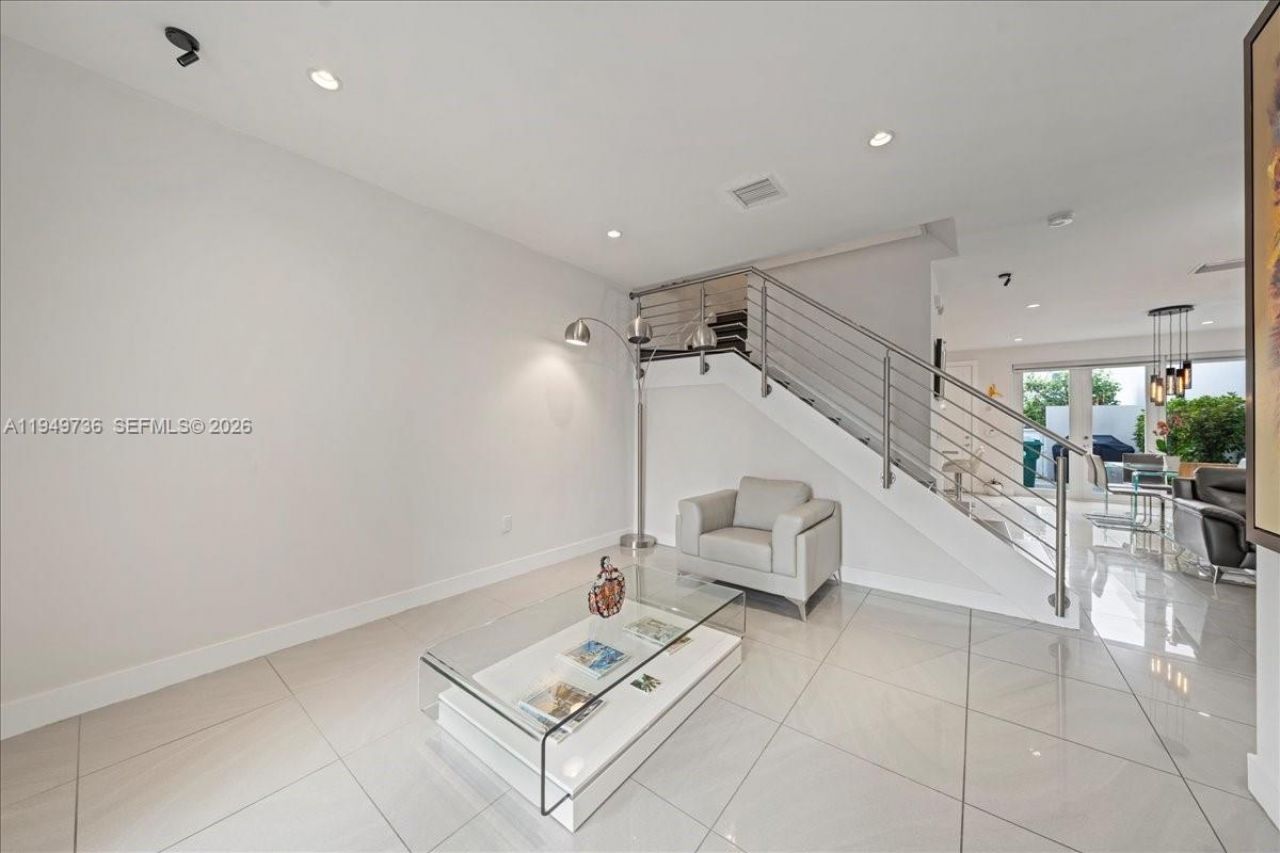 6402 NW 104th Path, Doral, FL 33178 Photo